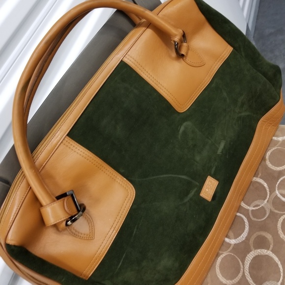 BCBG Handbags - BCBG SHOULDER/TRAVEL BAG